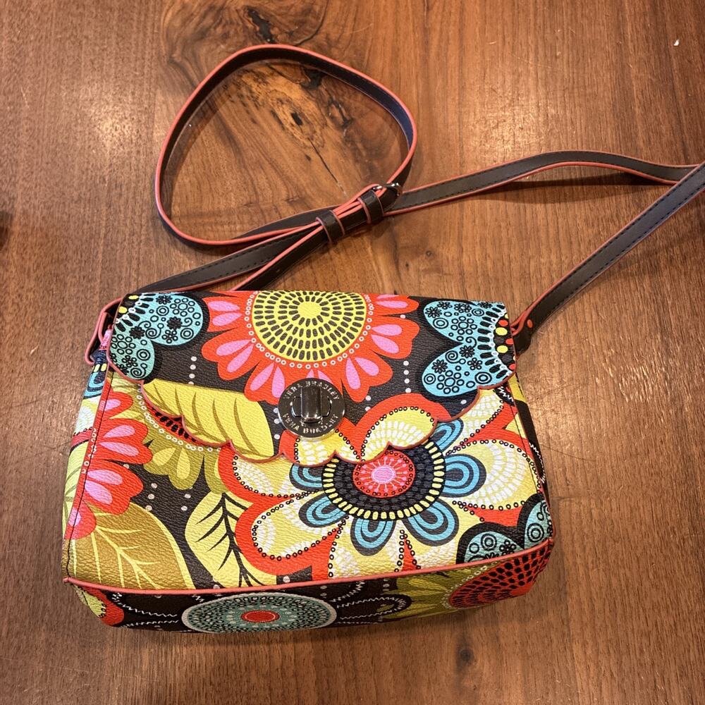 Vera Bradley Scalloped Hipster coated‎ canvas bag-flower shower pattern, EUC
